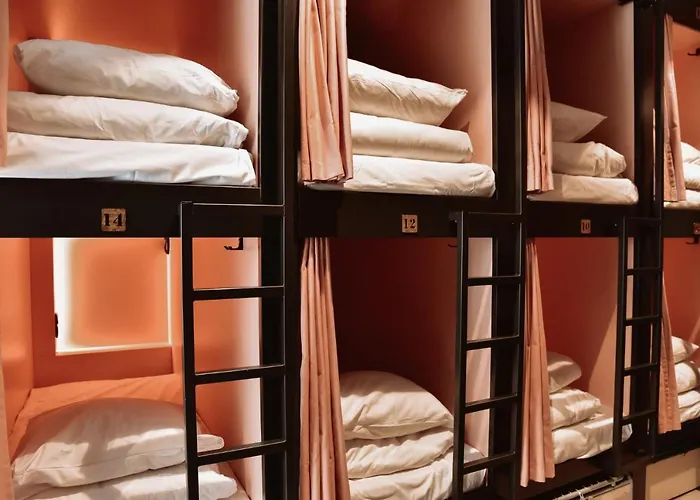 Durty Nelly'S InnHostel